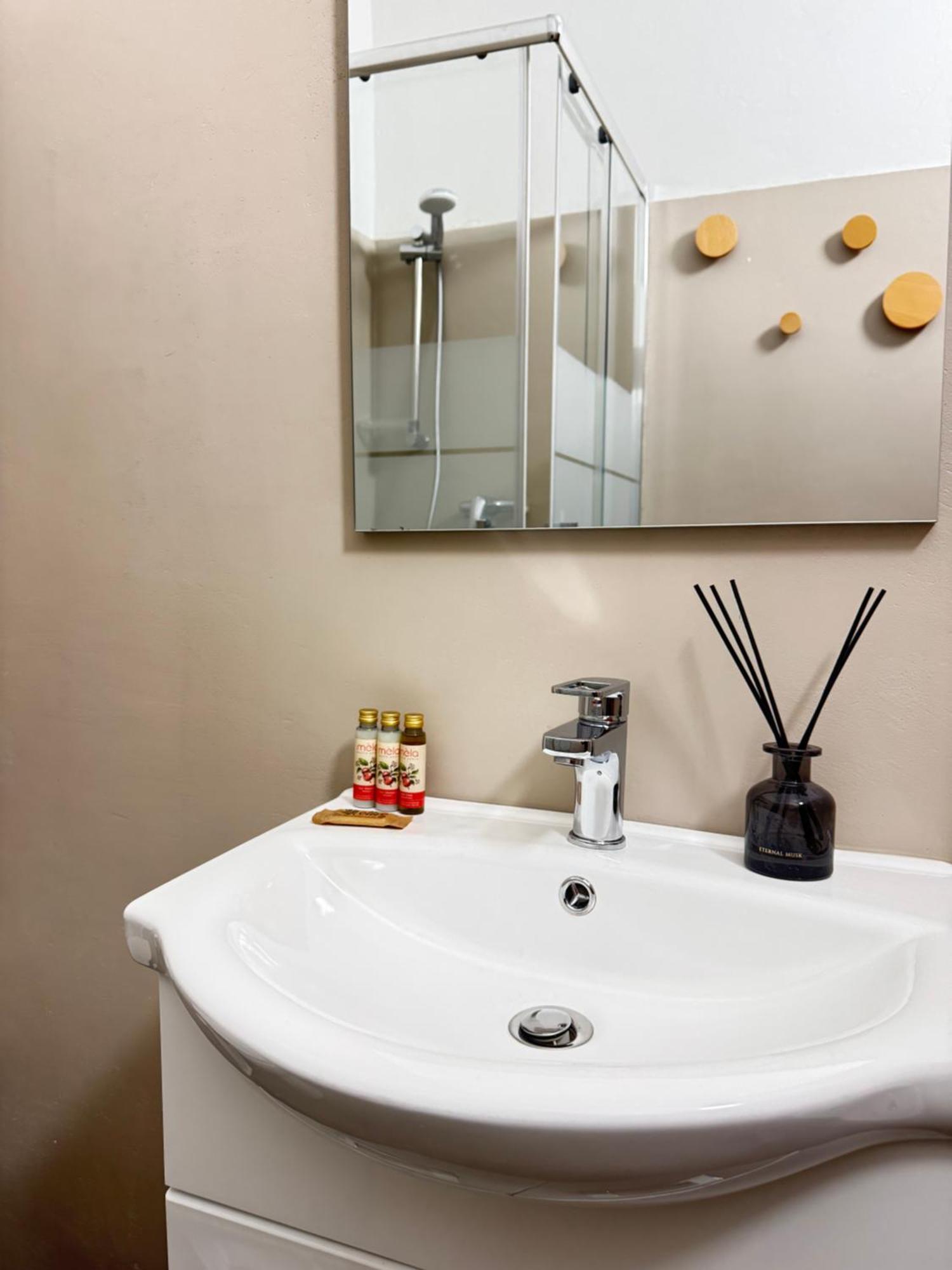 Cattaleya Rooms ฟลอเรนซ์ ภายนอก รูปภาพ